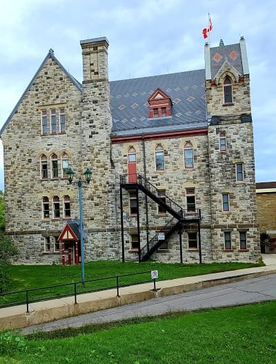 Almonte : chutes et antiquaires